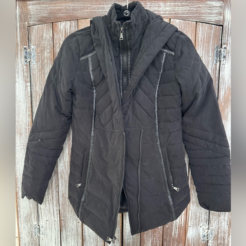 EXPRESS Women's Black Puffer Jacket Size XS